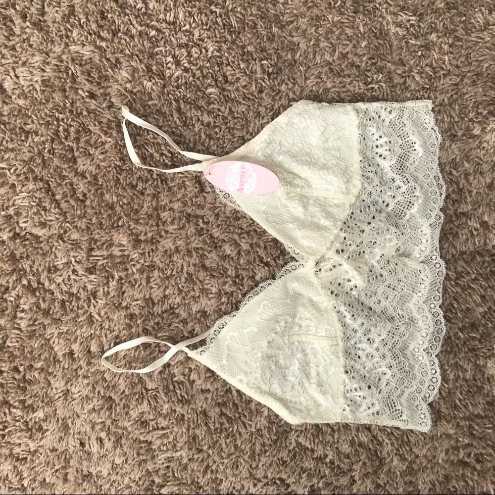 🌼Cream Lace Bralette🌸